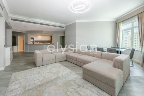 Apartment in Shoreline Apartments, Palm Jumeirah, Dubai 3 bedrooms, 203 sq.m. № 38085 - photo 2