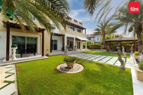 Villa in Dubai 5 bedrooms, 770.9 sq.m. № 118521
