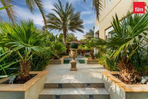 Villa en Dubai, 5 dormitorios, 770.9 m², № 118521 - foto 9