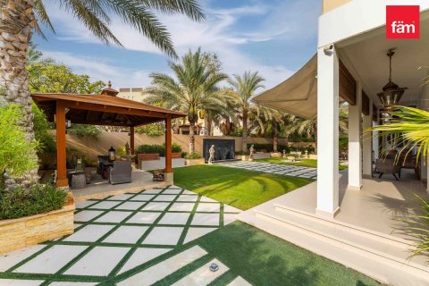 Villa en Dubai, 5 dormitorios, 770.9 m², № 118521 - foto 6