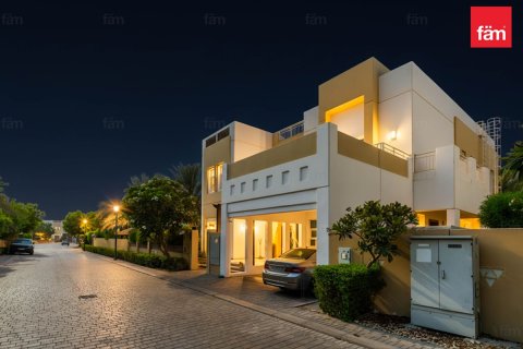 Villa en Dubai, 5 dormitorios, 770.9 m², № 118521 - foto 10