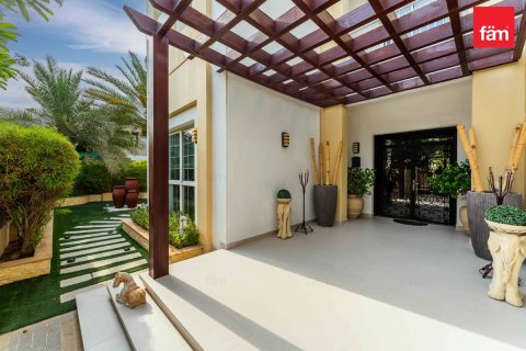 Villa en Dubai, 5 dormitorios, 770.9 m², № 118521 - foto 14