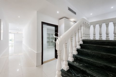 Villa en Emirates Hills, Dubai, 8 dormitorios, 1724 m², № 114641 - foto 23