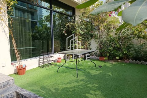 Villa à District 15, Jumeirah Village Circle, Dubai, 4 chambres, 343 m², № 121581