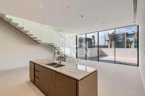 Снять в аренду таунхаус в Nad Al Sheba 1, Nadd Al Sheba, Дубай: 3 спальни, 358.33м², № 128826 - фото 4
