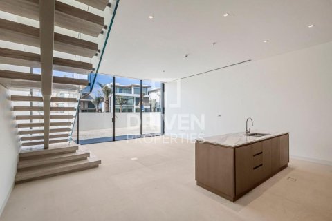 Снять в аренду таунхаус в Nad Al Sheba 1, Nadd Al Sheba, Дубай: 3 спальни, 358.33м², № 128826 - фото 3