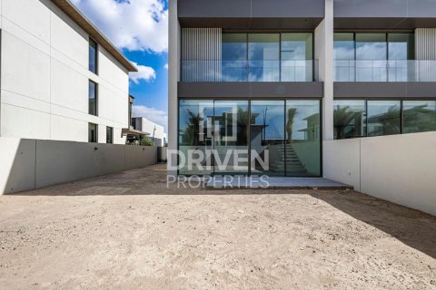 Снять в аренду таунхаус в Nad Al Sheba 1, Nadd Al Sheba, Дубай: 3 спальни, 358.33м², № 128826 - фото 15