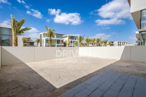 Снять в аренду таунхаус в Nad Al Sheba 1, Nadd Al Sheba, Дубай: 3 спальни, 358.33м², № 128826 - фото 16