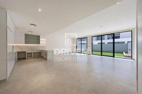 Adosado en Dubai Land, Dubai, 3 dormitorios, 232.63 m², № 138784
