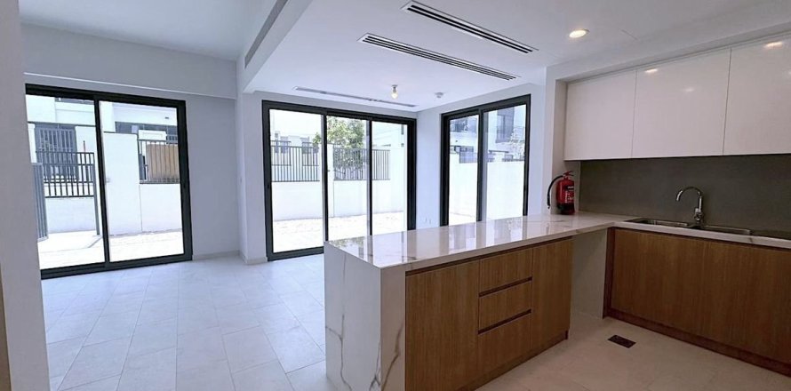 Villa en Dubai, 4 dormitorios, 245.1 m², № 122013