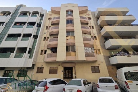 Propiedad comercial en Deira, Dubai, 999 dormitorios, 202 m², № 60641 - foto 2