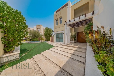 Villa en Mudon, Dubai, 5 dormitorios, 917 m², № 60835 - foto 3
