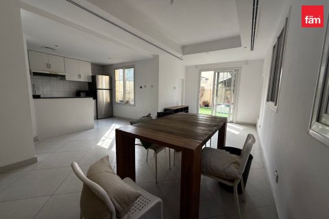 Villa in Dubai 2 bedrooms, 255.2 sq.m. № 137762 - photo 3