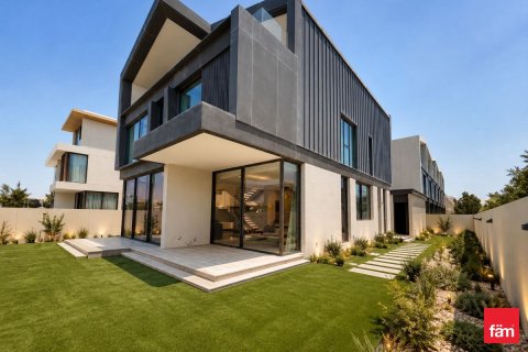 Villa in Dubai 5 bedrooms, 777.9 sq.m. № 114058