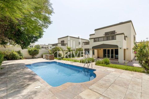 Villa in Jumeirah Park, Dubai 4 bedrooms, 759.2 sq.m. № 140375