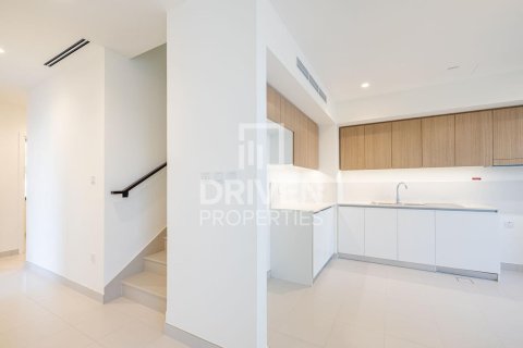 Adosado en EMAAR South, Dubai South (Dubai World Central), Dubai, 4 dormitorios, 250.28 m², № 128432 - foto 9