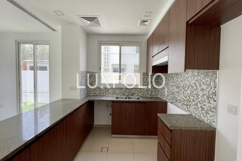 Снять в аренду таунхаус в Arabella Townhouses, Мудон, Дубай: 4 спальни, 235м², № 46390 - фото 6