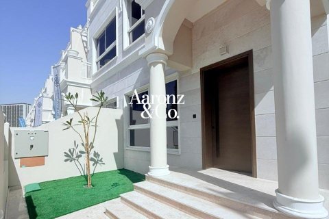 Adosado en Jumeirah Village Circle, Dubai, 4 dormitorios, 294 m², № 137595