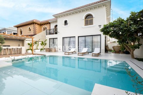 Villa en Falcon City of Wonders, Dubai, 5 dormitorios, 814 m², № 45153