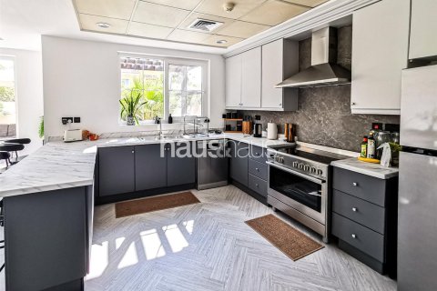 Villa in Arabian Ranches, Dubai 4 bedrooms, 321 sq.m. № 45255 - photo 4