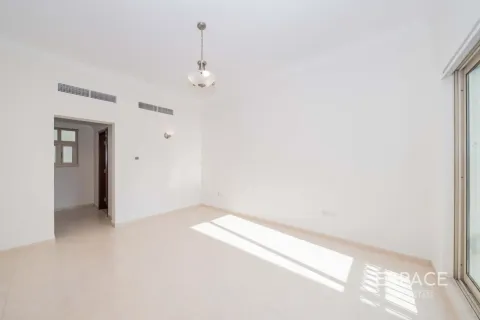 Villa in Jumeirah Islands, Dubai 4 bedrooms, 481 sq.m. № 122971 - photo 15