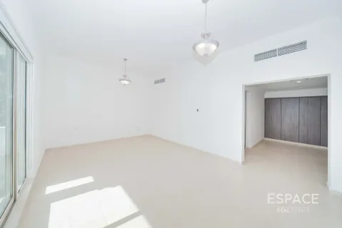 Villa in Jumeirah Islands, Dubai 4 bedrooms, 481 sq.m. № 122971 - photo 16