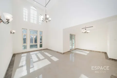 Villa in Jumeirah Islands, Dubai 4 bedrooms, 481 sq.m. № 122971 - photo 2