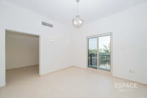 Villa in Jumeirah Islands, Dubai 4 bedrooms, 481 sq.m. № 122971 - photo 13
