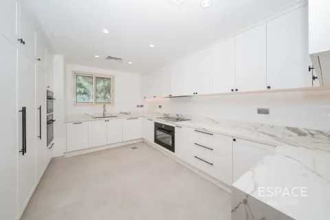 Villa in Jumeirah Islands, Dubai 4 bedrooms, 481 sq.m. № 122971 - photo 3