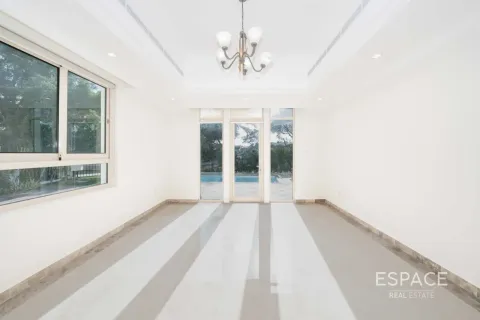 Villa in Jumeirah Islands, Dubai 4 bedrooms, 481 sq.m. № 122971 - photo 6