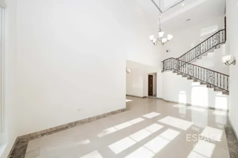 Villa in Jumeirah Islands, Dubai 4 bedrooms, 481 sq.m. № 122971 - photo 4
