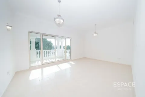 Villa in Jumeirah Islands, Dubai 4 bedrooms, 481 sq.m. № 122971 - photo 12