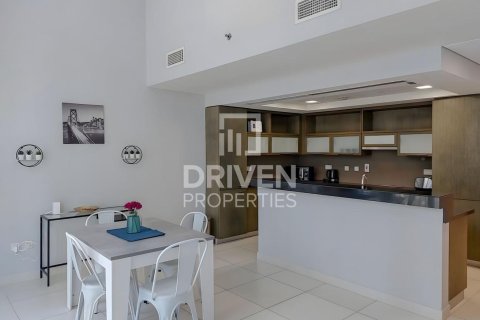 Снять в аренду квартиру в The Lofts, Даунтаун Дубай (Даунтаун Бурдж Дубай), Дубай: 1 спальня, 83.52м², № 128505 - фото 2