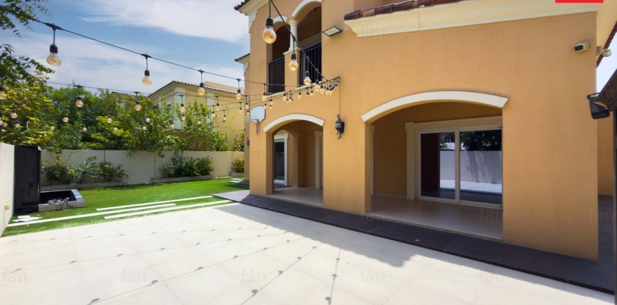 Вилла в Дубае, 5 спален, 450м², № 123729