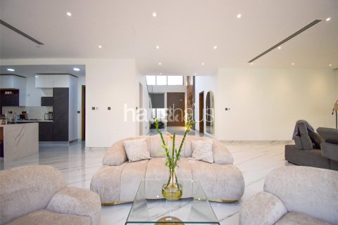 Villa in Al Furjan, Dubai 5 bedrooms, 606 sq.m. № 43823 - photo 5