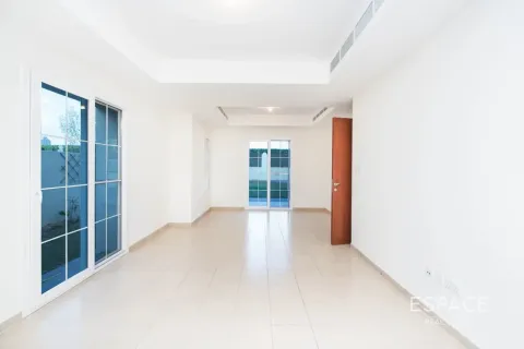Villa en The Lakes, Dubai, 3 dormitorios, 209 m², № 122731 - foto 2