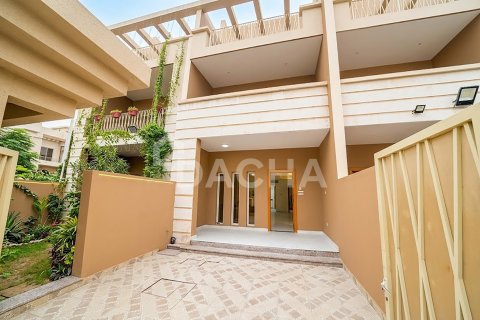 Villa à District 15, Jumeirah Village Circle, Dubai, 4 chambres, 130 m², № 124412