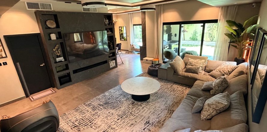 Villa in Dubai 4 bedrooms, 410.4 sq.m. № 114336