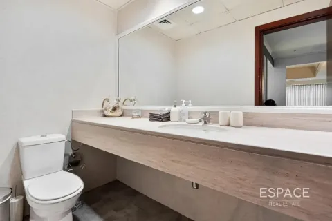 Apartment in Dubai Marina, Dubai 2 bedrooms, 229 sq.m. № 123040 - photo 14