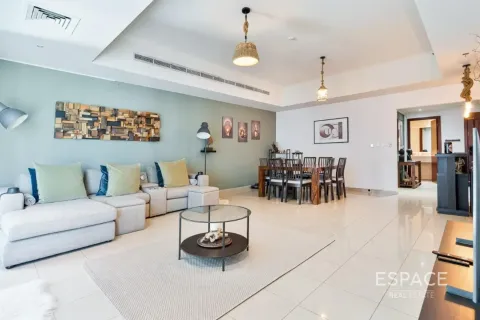 Apartment in Dubai Marina, Dubai 2 bedrooms, 229 sq.m. № 123040 - photo 2
