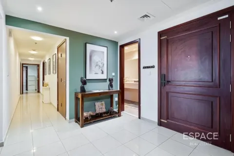 Apartment in Dubai Marina, Dubai 2 bedrooms, 229 sq.m. № 123040 - photo 5