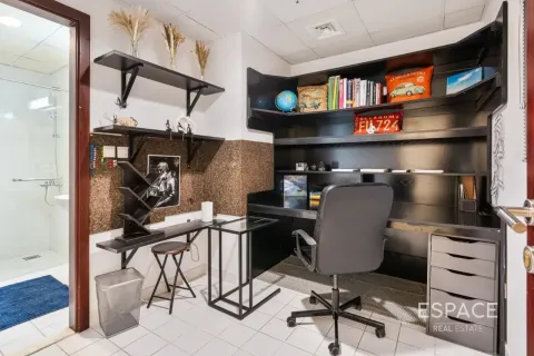 Apartment in Dubai Marina, Dubai 2 bedrooms, 229 sq.m. № 123040 - photo 7