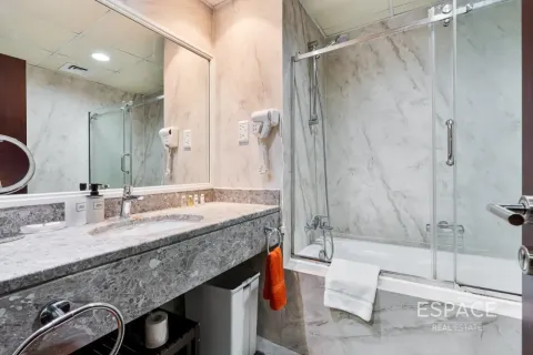 Apartment in Dubai Marina, Dubai 2 bedrooms, 229 sq.m. № 123040 - photo 12