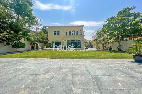 Вилла в Legacy, Jumeirah Park, Дубай, 4 спальни, 367м², № 44539