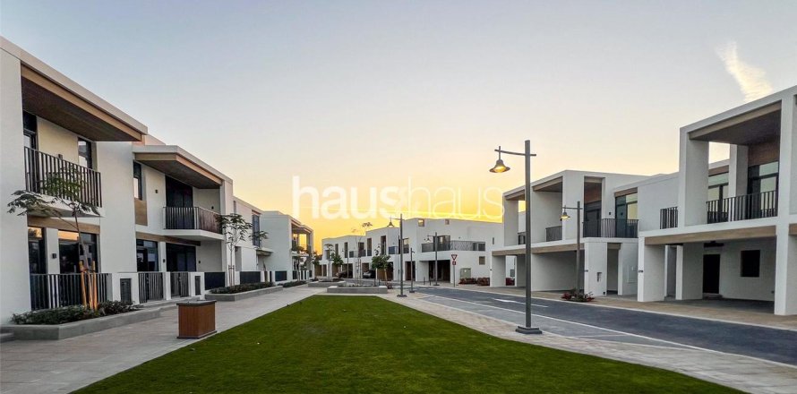 Townhouse in Arabian Ranches 3, Dubai 3 bedrooms, 208 sq.m. № 43207