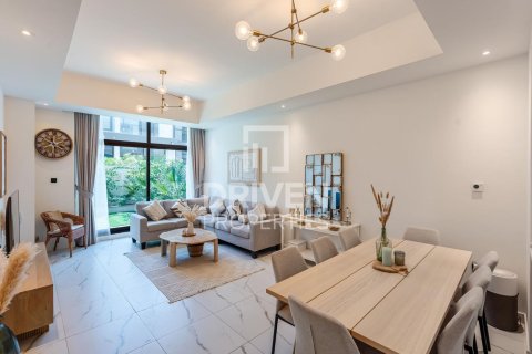 Villa en District 11, Mohammed Bin Rashid City, Dubai, 4 dormitorios, 187.2 m², № 142986