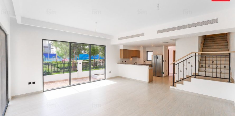 Townhouse in Dubai 5 bedrooms, 258 sq.m. № 141327