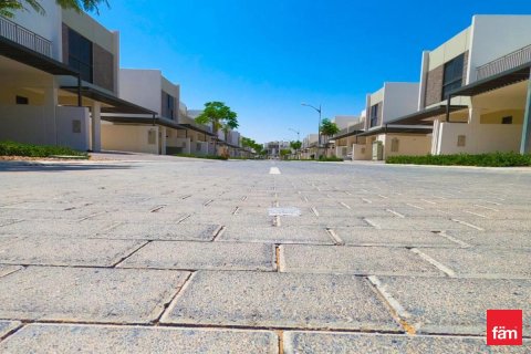 Villa en Dubai, 3 dormitorios, 174.8 m², № 110157 - foto 2