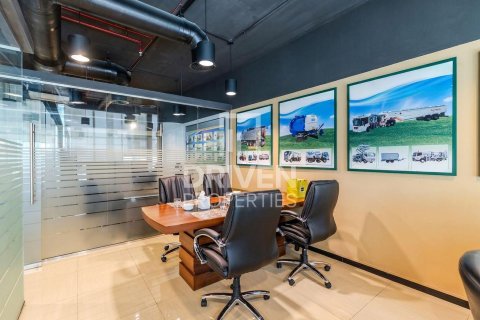 Снять в аренду офис в Бизнес-Бэе, Дубай: 87.14м², № 130104 - фото 6