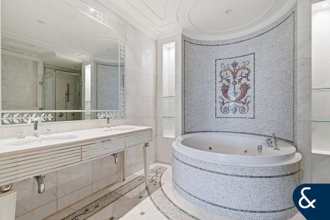 Apartment in PALAZZO VERSACE in Culture Village, Dubai 3 bedrooms, 366 sq.m. № 99009 - photo 11